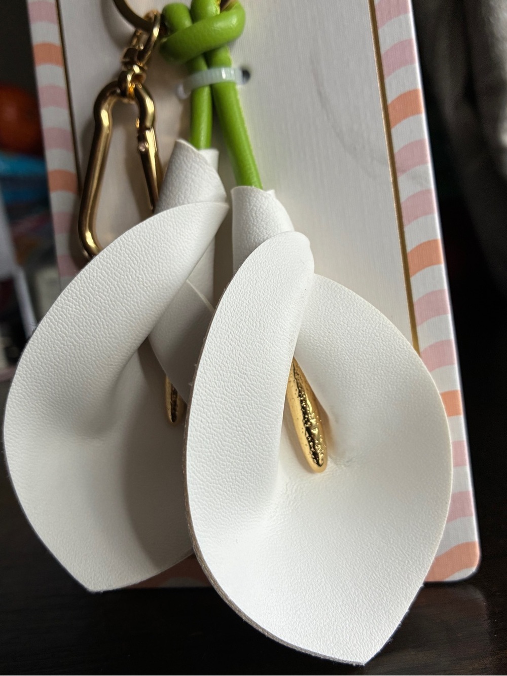 Piperlime White Floral Bag Charm Key. - Picture 5 of 6